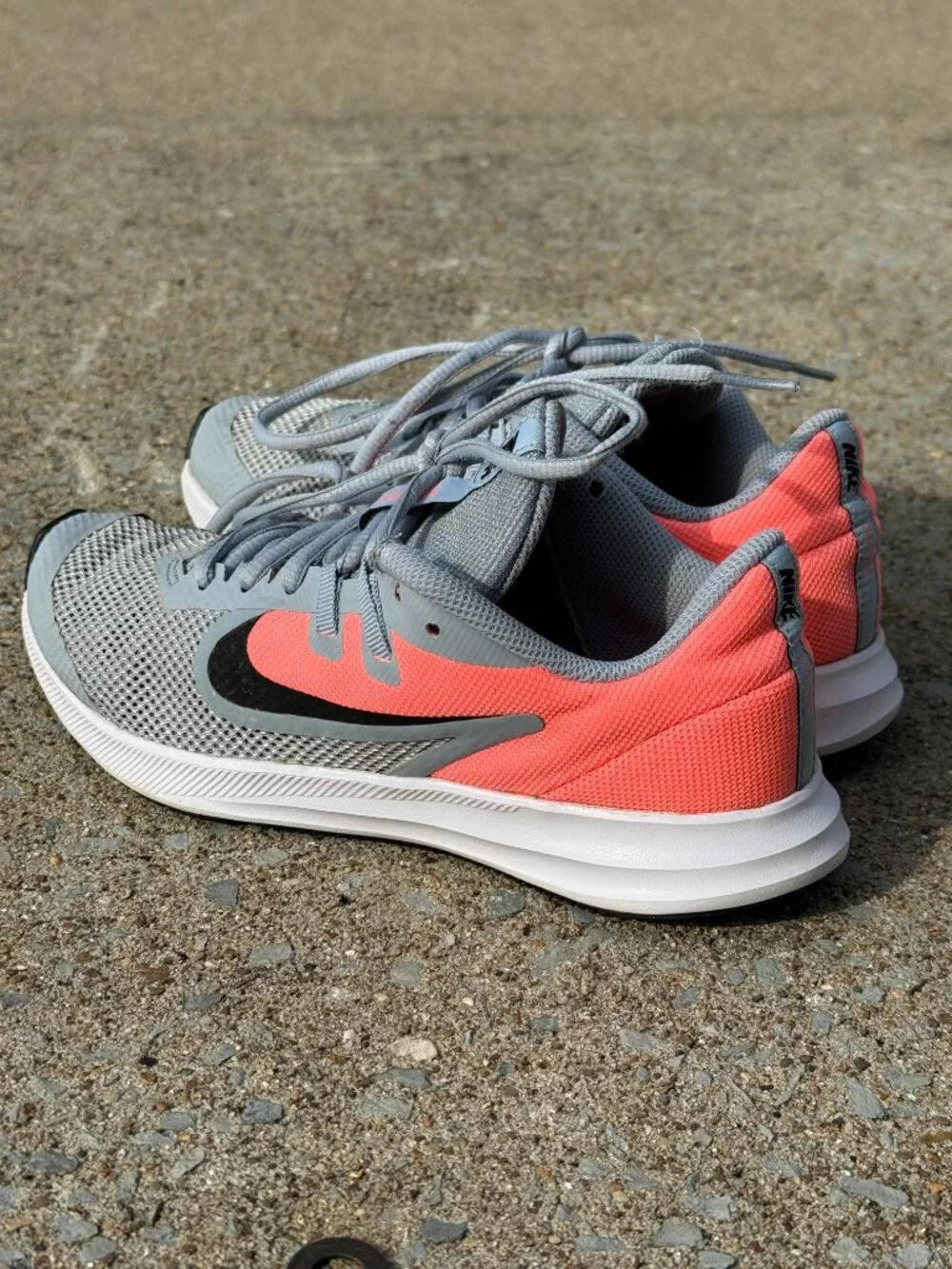 Nike Downshifter 9 Girls 3.5Y Gray Coral Sneakers Sporty Y2K Athleisure Gym 4109
